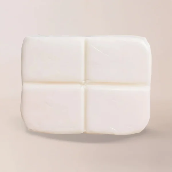 Cera VPS 52: bloque blanco rectangular dividido en cuatro secciones sobre fondo claro, ideal para fabricantes de velas o quienes buscan insumos para velas en Colombia.